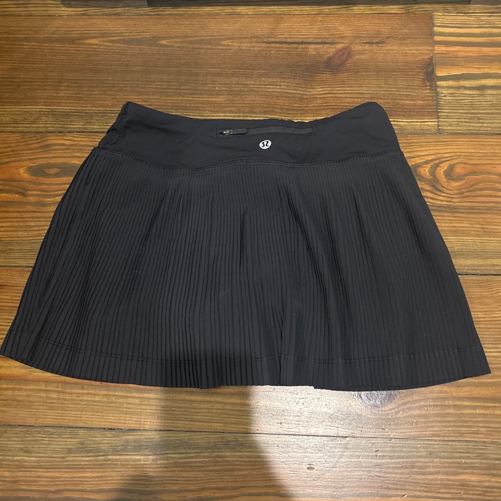 Lululemon black pleated tennis skirt size 2 - Picture 2 of 4